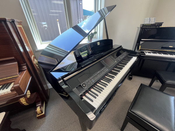 グランドピアニスト/Grand Pianist with YAMAHA Yamaha Clavinova CLP-895 Digital Grand Piano With Bench